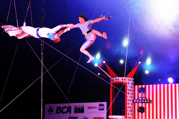 Nonton The Great World Circus dengan Kartu Pembayaran BCA
