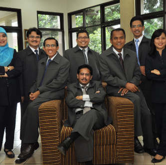 Arief Daryanto, Direktur MM IPB (tengah)