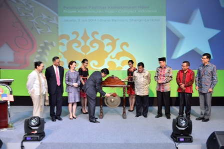 Pemukulan Gong Peluncuran 3 Jendela Hibah Kemakmuran Hijau - Millennium Challenge Account Indonesia di Hotel Shangri-La (Kamis, 3 Juli 2014)