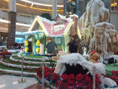 Pacific Place Teddy Scale Christmas2