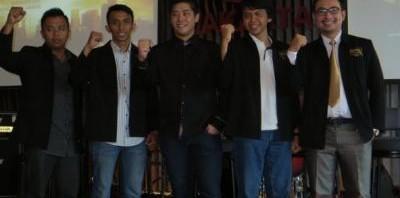 (ke-2 dari kiri) Edric Chandra, Brand Manager Wismilak