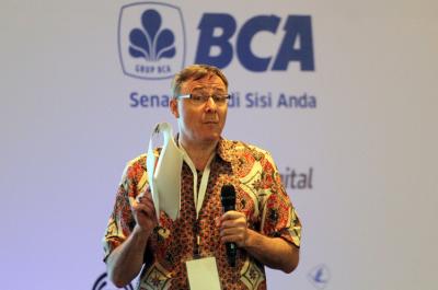 Raoul Oberman memaparkan dan mengenalkan mengenai tema Scale-Up 2.0 yang diangkat dalam Konferensi Endeavor di Intercontinental MidPlaza Hotel Jakarta, Selasa lalu (3/2) lalu.