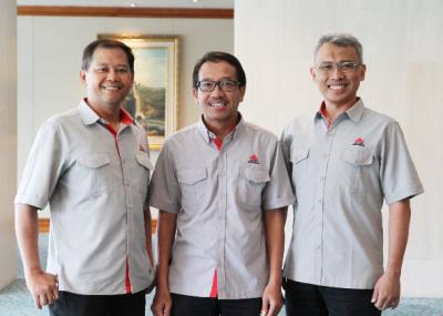 Sunardi Prionomurti, CEO Semen Indonesia Tbk. (tengah)