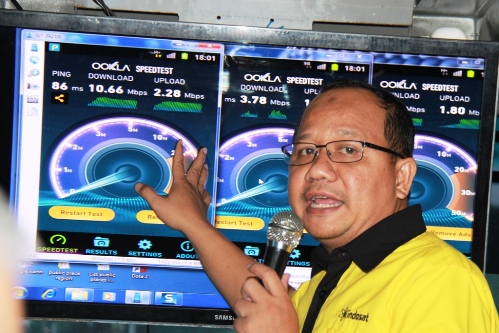 Joko Riswadi, Division Head Network Optimization Indosat saat melakukan Drive Test jaringan Indosat di Lombok.