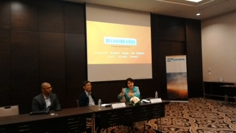 Megawati Khie (kanan), Managing Director SAP Indonesia 