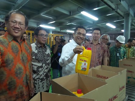 Saleh Husin, Menteri Perindustrian, di Pabrik Wilmar, Gresik, Jawa Timur. (Foto : Dok Kemenperin).