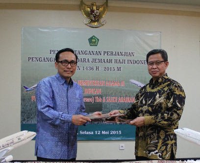Direktur Utama PT Garuda Indonesia Tbk, Arif Wibowo (kiri)