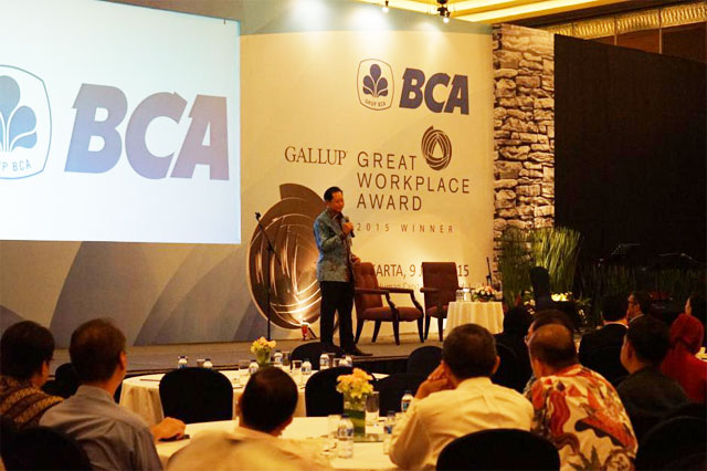 Presiden Direktur BCA Jahja Setiaatmadja menganggap Gallup Great Workplace Award yang diterima BCA merupakan apresiasi atas komitmen BCA dalam menjaga dan meningkatkan kualitas lingkungan kerja perusahaan.