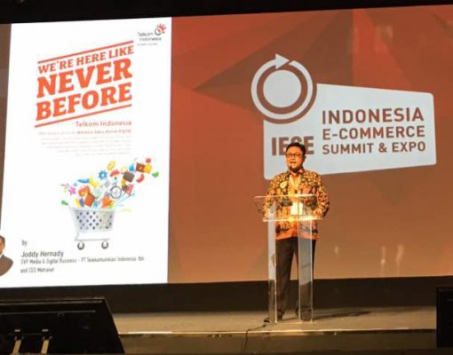 SVP Media and Digital Business Telkom Indonesia Joddy Hernady memaparkan ekosistem E-commerce di Indonesia dan peran Telkom Indonesia dalam acara Indonesia E-Commerce Summit & Expo (IESE) 2017 di Tangerang, Banten (9/5).