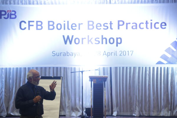 Prof Dr Prabir Basu menyampaikan paparan dalam CFB workshop yang diadakan PT PJB