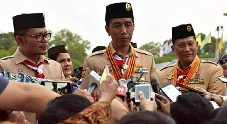 Jokowi usai menghadiri upacara peringatan Hari Pramuka ke-58