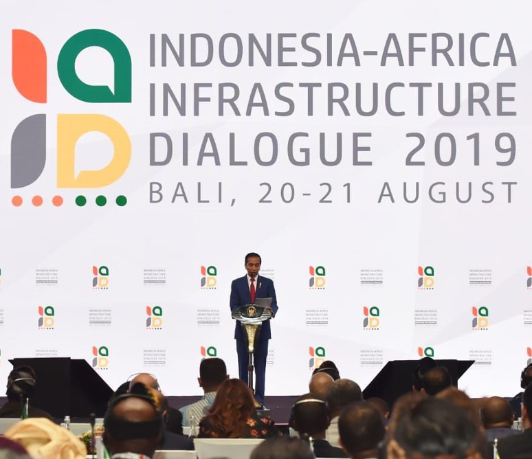 Presiden Joko Widodo menyampaikan sambutannya pada pembukaan Dialog Infrastruktur Indonesia-Afrika 2019 di Nusa Dua, Bali