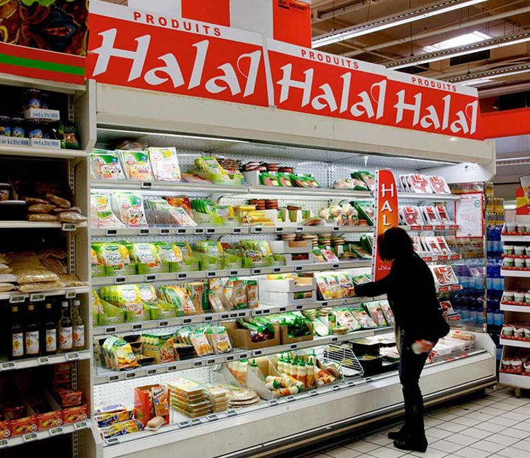 Deretan produk halal di salah satu supermarket di luar negeri