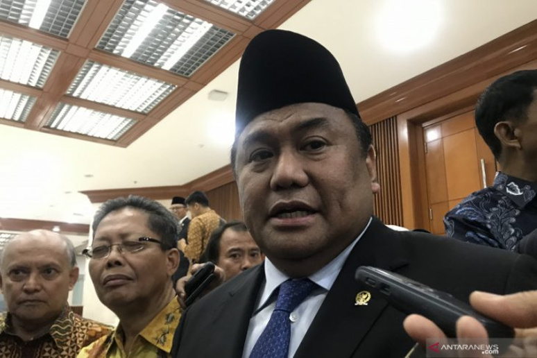 Rachmat Gobel ditemui usai pelantikan dirinya sebagai Wakil Ketua DPR RI di Jakarta