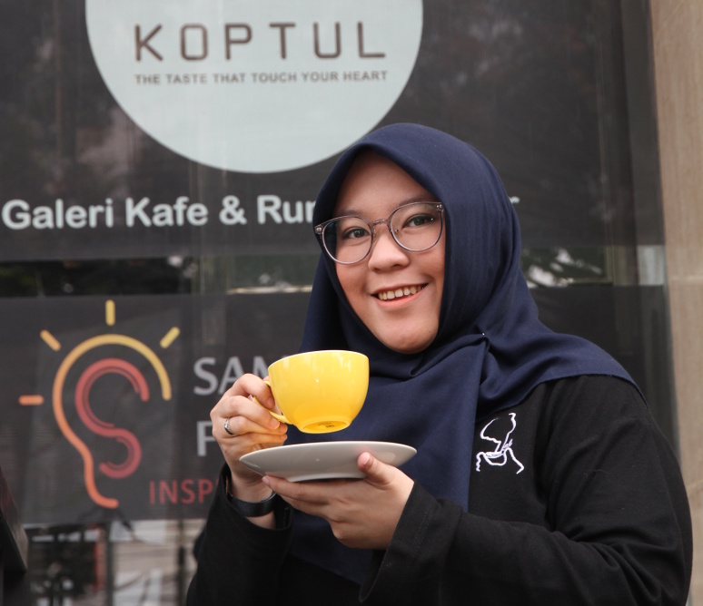 Putri Sampaguita Santoso, founder & owner kedai Kopi Tuli (Koptul)