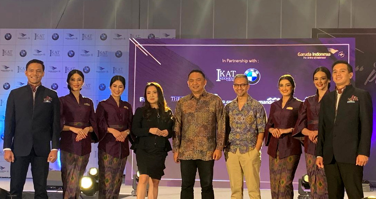 Peluncuran seragam tematik Garuda Indonesia rancangan Didiet Maulana di The Tribata, Jakarta Selatan