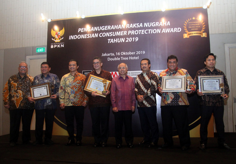 Penyerahan penghargaan Raksa Nugraha Indonesian Consumer Protection Award 2019