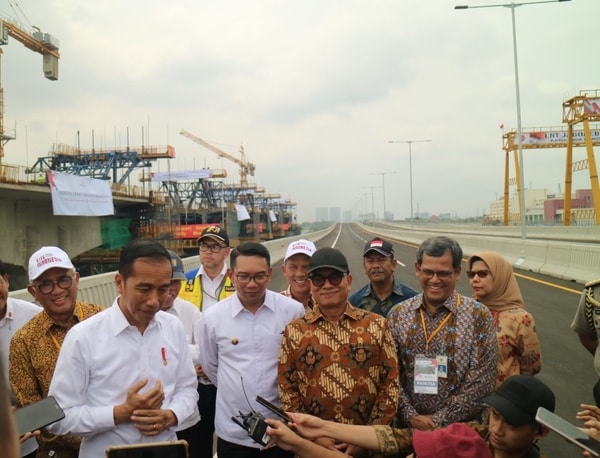 Jokowi Targetkan LRT dan Kereta Cepat Jakarta-Bandung Selesai Akhir 2021