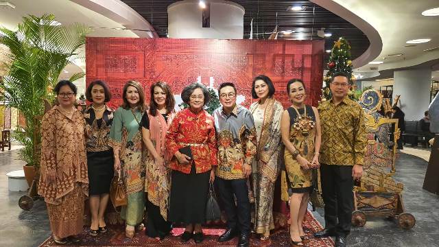 Tjandra Suwarto, Presiden Direktur PT Indo Porcelain dan tamu undangan
