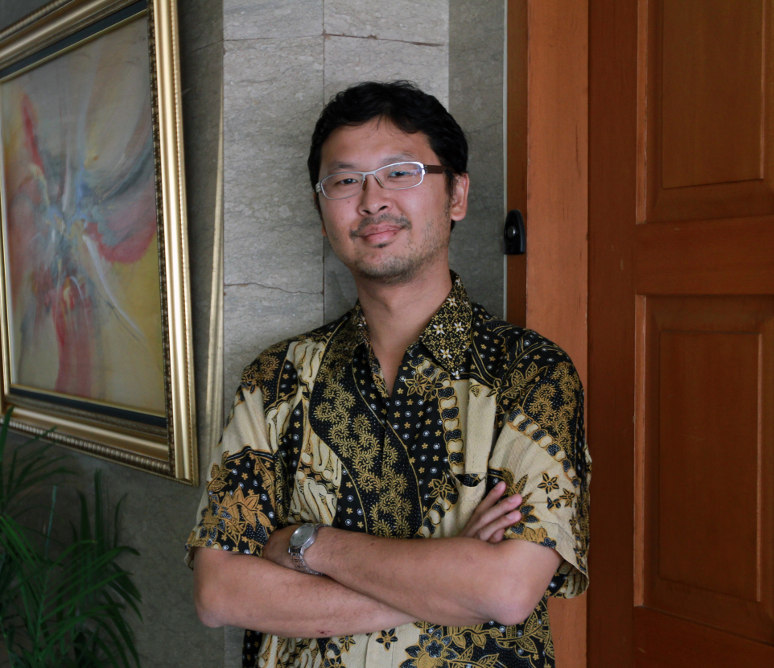 ﻿Lawrence Yu, Direktur Indotama Omicron Kahar