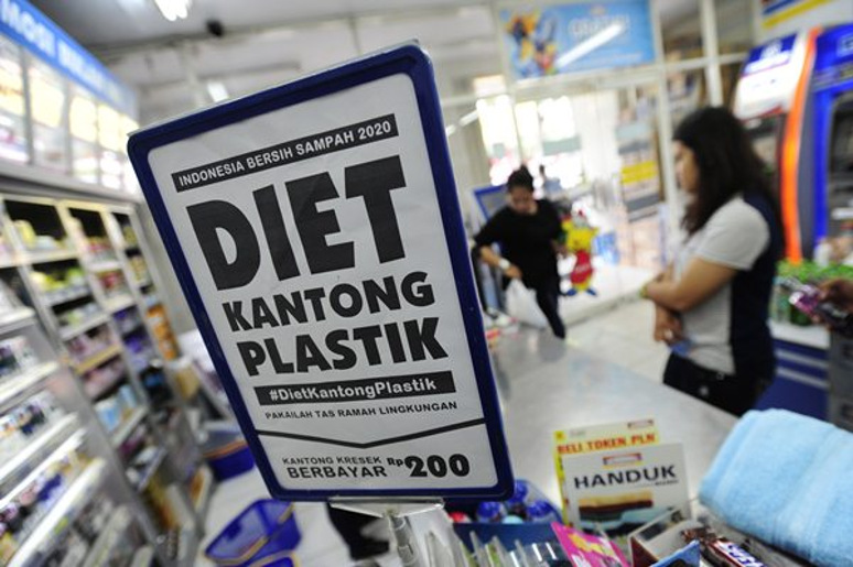 Ilustrasi Diet Kantong Plastik (Foto: Antara/Wahyu Putro A)