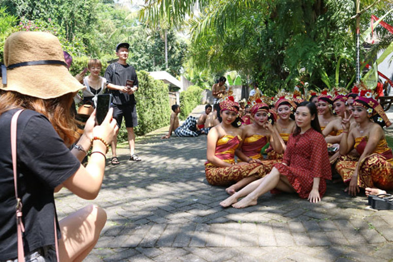 Turis asal Cina di Bali (Foto: Bisnis.com/Ema Sukarelawanto)