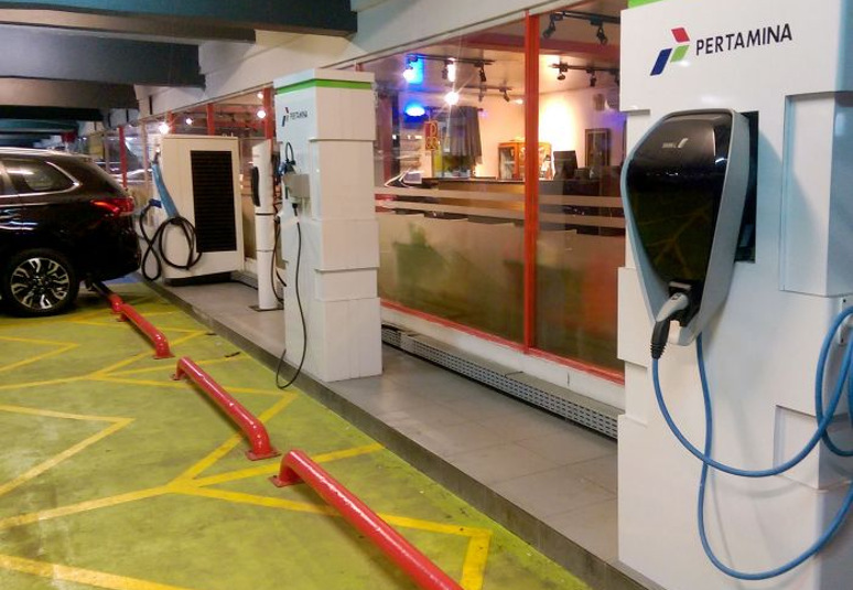 Bandara Soetta akan Siapkan 30 Titik Pengisian Daya Mobil Listrik