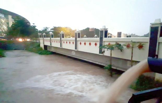Team Jababeka Water Management Siaga Banjir 24 Jam