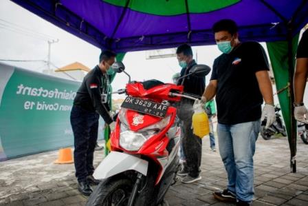 Gojek Denpasar lengkapi Mitranya dengan Masker dan Hand Sanitizer