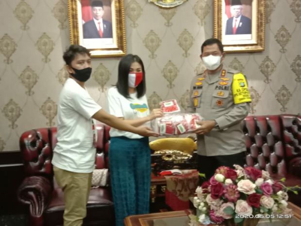 Relawan GEMAS Serahkan 50 Ribu Masker Selama PSBB
