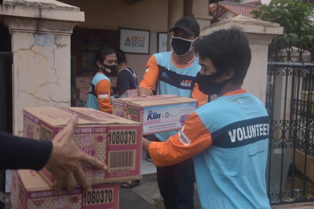 SoKlin Bagikan 2.000 Paket Bantuan di Jakarta