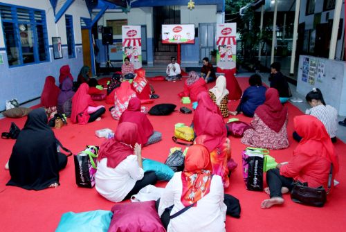 Danone SN Indonesia Bantu Ibu Kantin Sekolah di 4 Kota