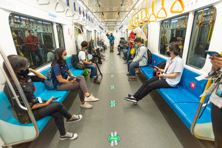 Mulai Hari Ini, MRT Layani Masyarakat Hingga Pukul 22.00 WIB
