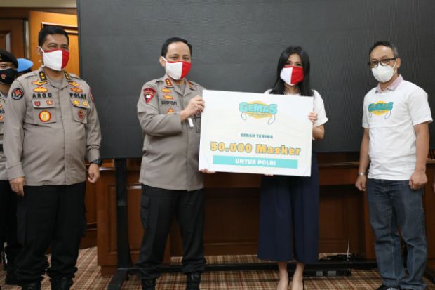Relawan GEMAS Serahkan 50 Ribu Masker Cegah Corona untuk Polri