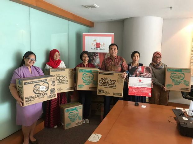 Uni-Charm Indonesia Donasi Popok Anak ke Rachel House