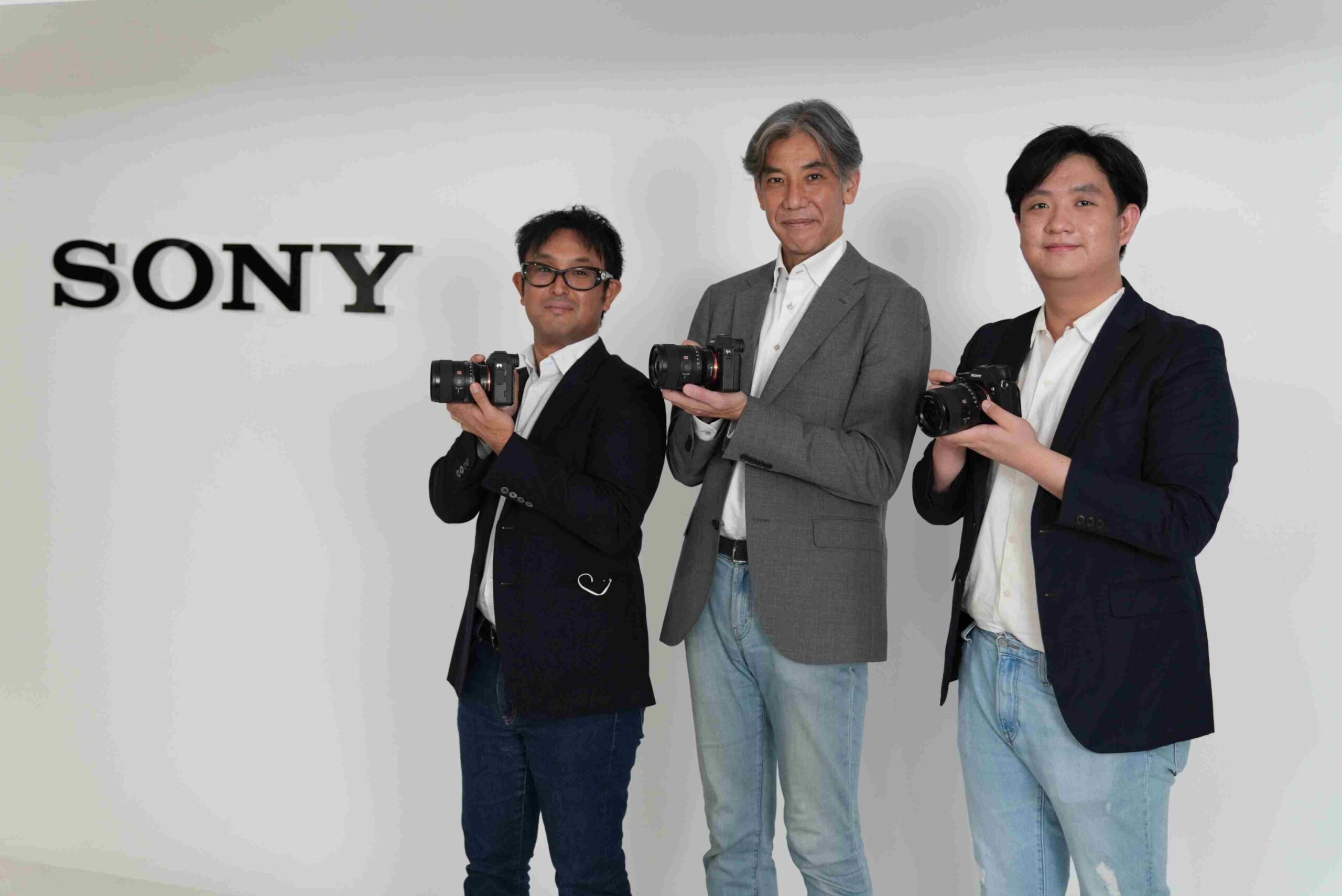 Lensa Terbaru Sony Ringkas Segenggaman Tangan