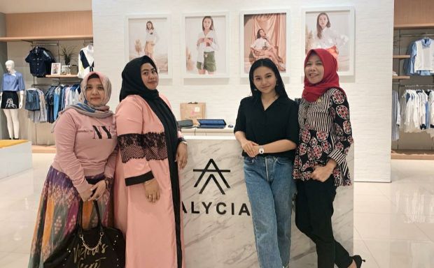 Bisnis Fashion Outfit Alycia Aditya agar Wanita Tampil Kekinian