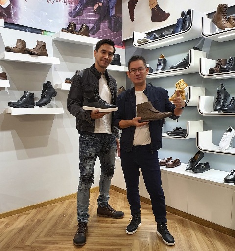 Kolaborasi Darius Sinathrya dan Gino Mariani Luncurkan Koleksi Sepatu Limited Edition