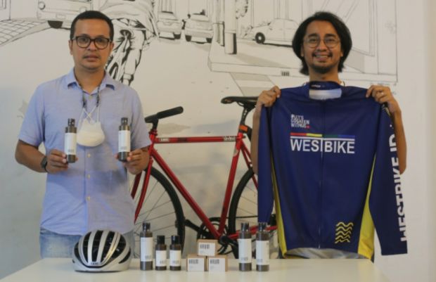 Pengiriman Produk Haum Skincare dengan Sepeda di Jakarta