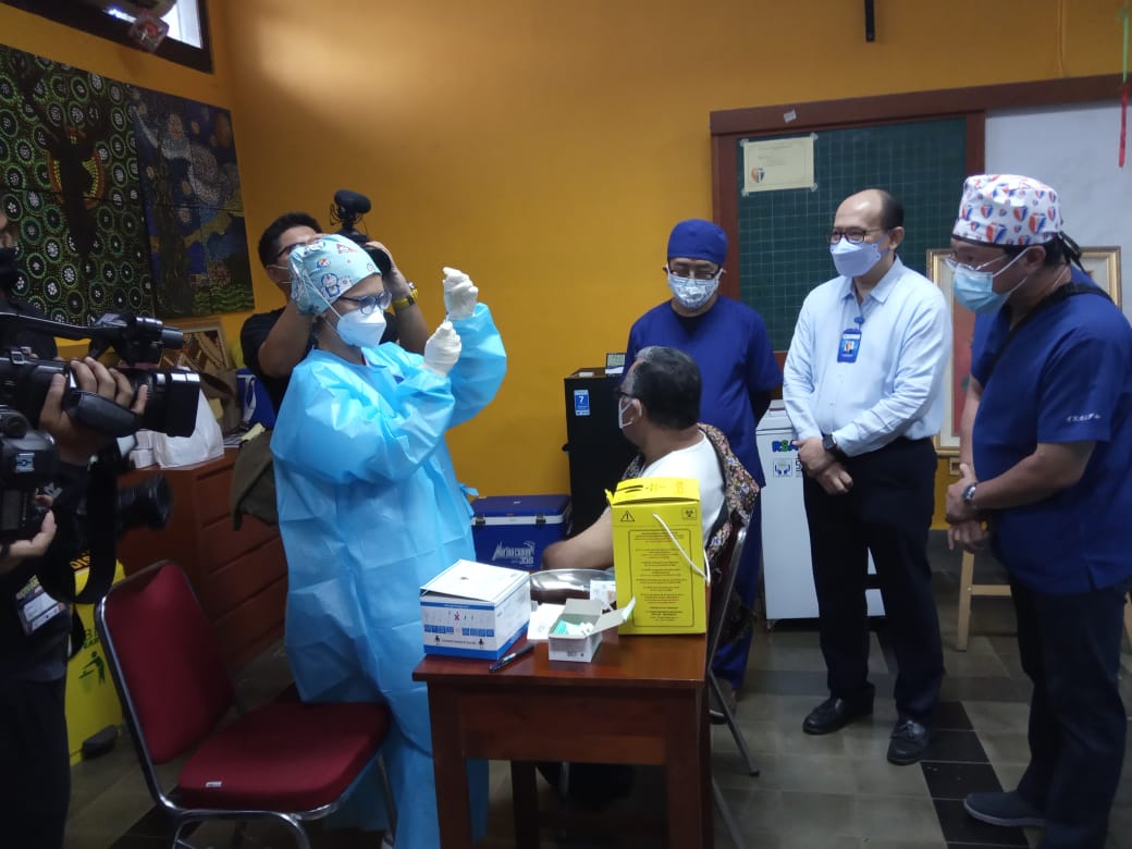 Sentra Vaksinasi Bersama Siap Vaksin 5000 Lansia Setiap Hari