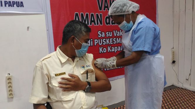 Grup ANJ Vaksinasi Pegawai di Sorong Selatan