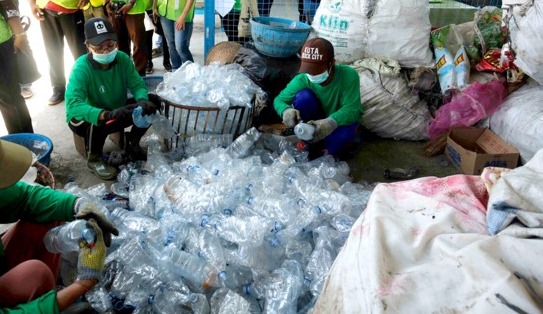 Ecoton Melansir 5 Besar Perusahaan Penyumbang Sampah Plastik di Sungai