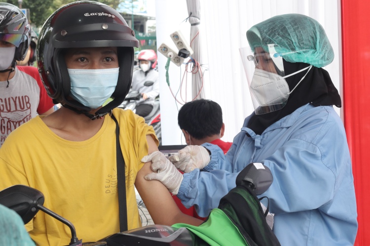 Halodoc dan Gojek Buka Pelayanan Vaksinasi Massal Drive Thru di Yogyakarta