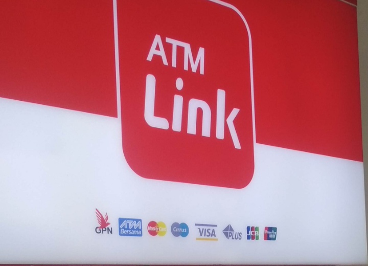 Tarik Tunai dan Cek Saldo ATM Link Bakal Kena Biaya
