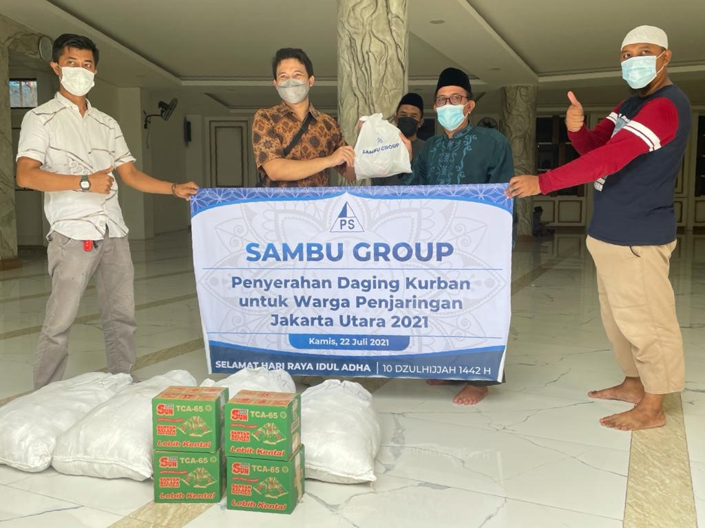 Sambu Group Berbagi Daging Kurban di Jakarta Utara