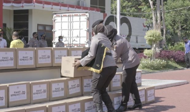 J99 Corp Donasi 5.000 Paket Sembako dan Alkes Bagi Warga Malang Raya