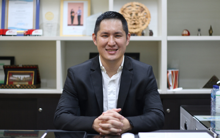 Robin Lo, CEO yang juga pendiri J&T Express.