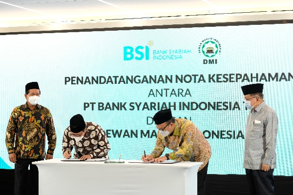 BSI & Dewan Masjid Indonesia Permudah Masyarakat Lakukan Transaksi ZISWAF