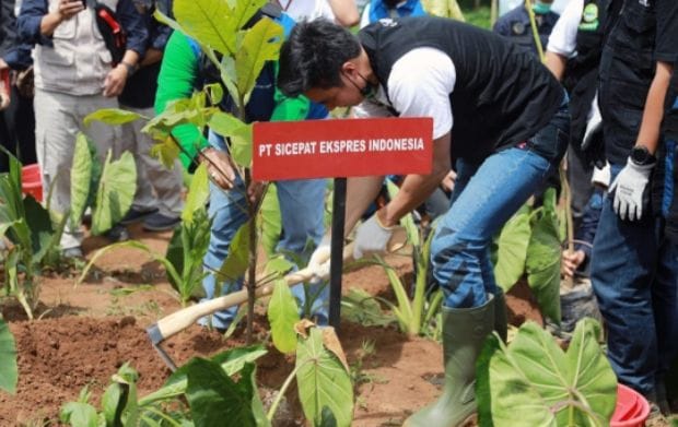 Program Bina Desa Konservasi Lahan Kritis di Cibiru Wetan Bandung