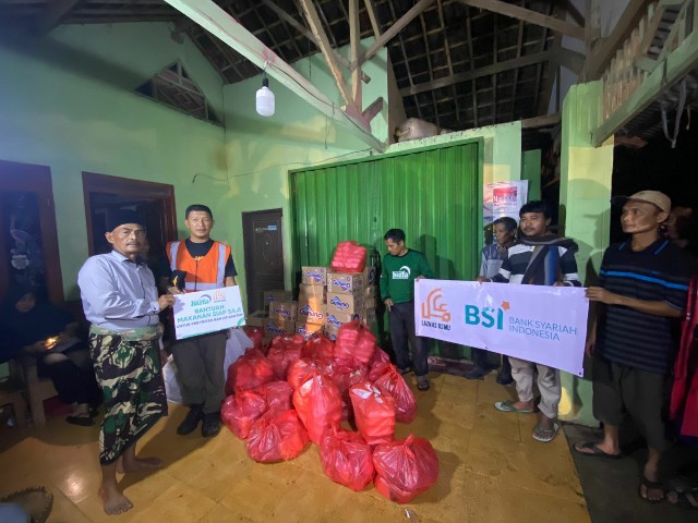 BSI dan Yayasan BSMU Salurkan Bantuan Kepada Korban Banjir Serang